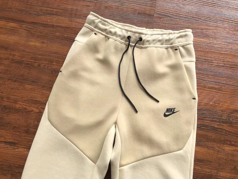 Nike Tech Fleece Cream
